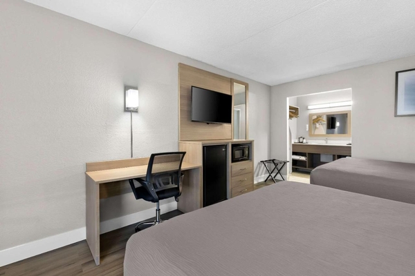 Quality Inn Nashville - Opryland Area Image #18 Quality Inn Nashville - Opryland Area Image #18