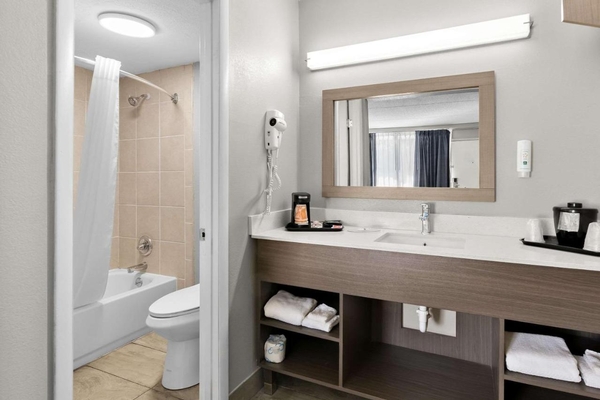 Quality Inn Nashville - Opryland Area Image #41 Quality Inn Nashville - Opryland Area Image #41